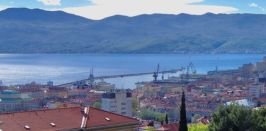 1920px Rijeka and mountain Učka