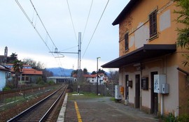 dormelletto paese stazione