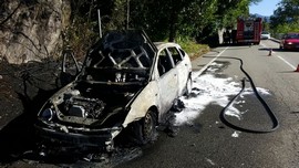 incendio auto ghiffa ago 1607