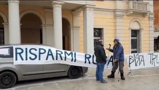 protesta v banca natale