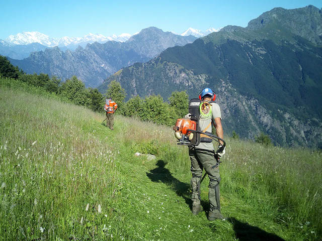 Sfalcio sentieri PNVG 2018