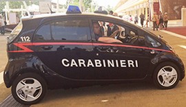 corta carabinieri auto elettrica fiancata